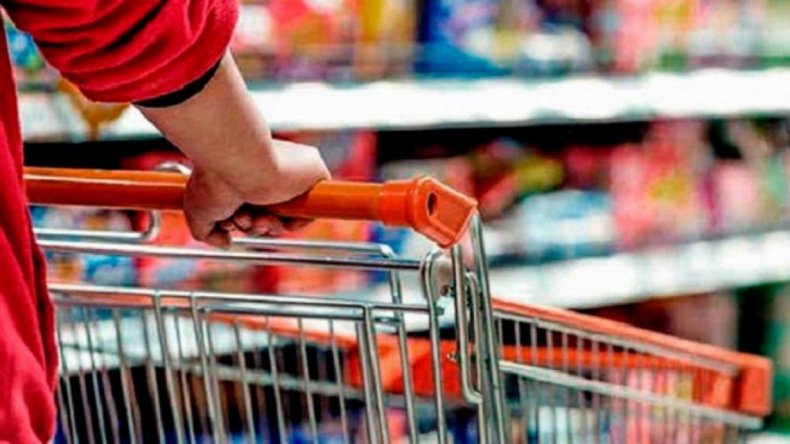Una familia tipo necesita más de $40.000 para no ser considerada pobre, según el Indec