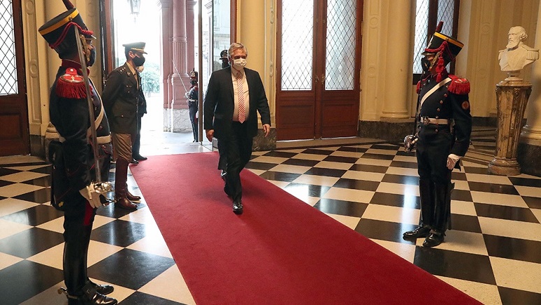 Por contagios de funcionarios, aconsejaron a Alberto Fernández no salir de Olivos