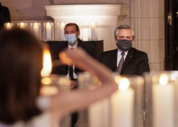 Argentina ya supera a Brasil y México en muertos y casos por habitantes