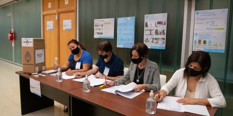 Elecciones: elevan hasta 6.000 pesos el pago a las autoridades de mesa