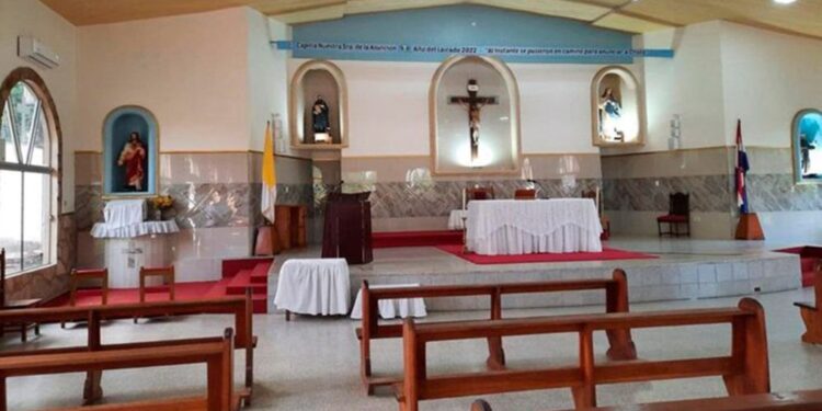 Entró a robar a una iglesia, se arrepintió y pidió confesarse