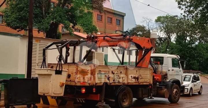 Operario de Energía de Misiones fue hospitalizado de urgencia tras recibir una descarga eléctrica