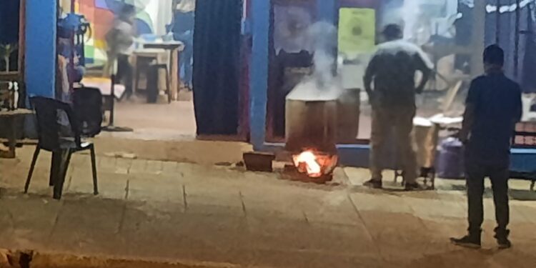 Eldorado: Locro patrio en plena vereda pública, y las normas?