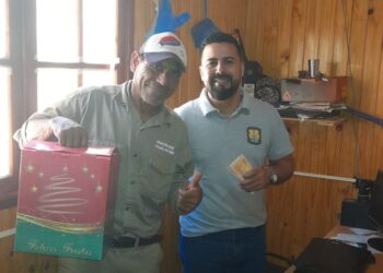 Colonia Victoria: Empleados y autoridades del municipio recibieron el sueldo anual complementario y la caja navideña