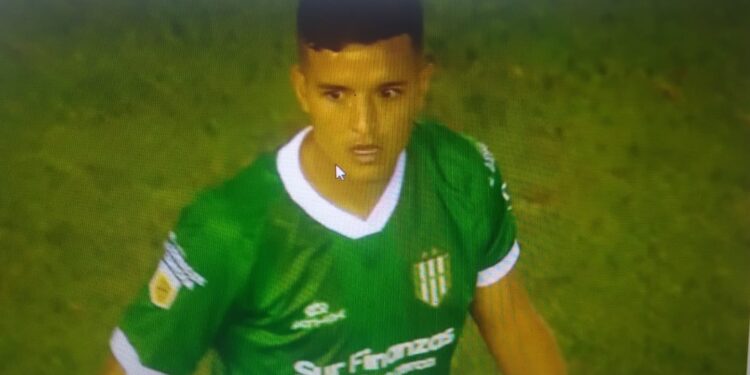 El jugador nacido en la localidad de San Pedro Tomás Adoryan, debutó en la Primera División del fútbol argentino