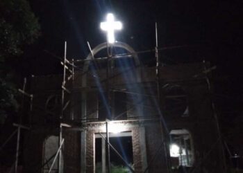 Barrio Itatí: La obra de la capilla continúa avanzando, posee una cruz con iluminación propia
