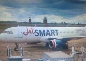 Pasajeros estuvieron casi una hora encerrados en un avión en el aeropuerto de Posadas