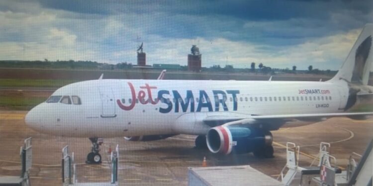 Pasajeros estuvieron casi una hora encerrados en un avión en el aeropuerto de Posadas