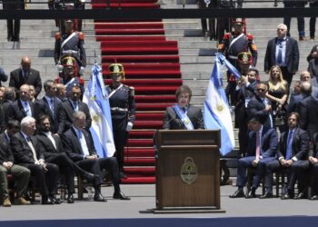 Milei asumió entre gritos de «libertad» y silencio ante la Asamblea Legislativa