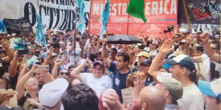 El Gobierno dará de baja a más de 27 mil planes sociales por “incompatibilidades”