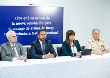 La ministra de seguridad de la Nación anunció el dictado de una resolución que habilita a Prefectura Naval a utilizar armas larga