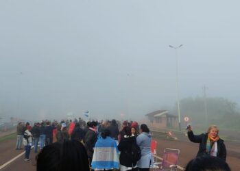 Peaje de Victoria: Más de 400 docentes cortando la ruta 12