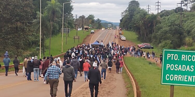 Ahora: Corte de ruta Nacional 12 en Eldorado
