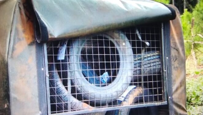 Secuestraron dos vehículos cargados con casi 4 millones de pesos en cubiertas de contrabando