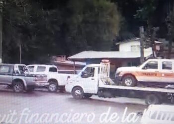 ¿Es Legal Remolcar una Grúa que Transporta otro Vehículo? Un Caso Viral en Eldorado