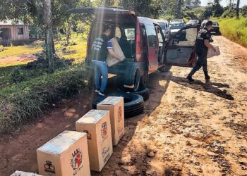 Policías secuestraron un vehículo adulterado cargado con 3500 atados de cigarrillos de contrabando