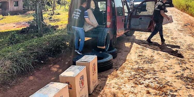 Policías secuestraron un vehículo adulterado cargado con 3500 atados de cigarrillos de contrabando