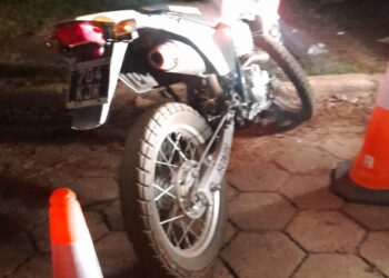 Infringir la norma, expone al conductor de la moto