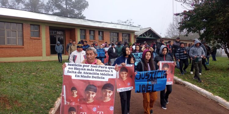 Dolor por la muerte de Joel: La comunidad se movilizó clamando por una mejor atención del Hospital de Colonia Mado