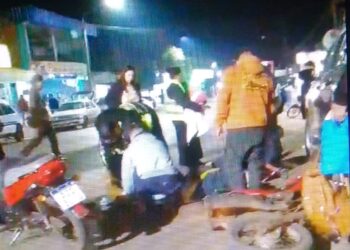 Hace Instante: Accidente en el km 3, tres motocicletas y una camioneta