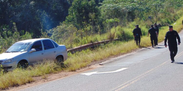 Sexto día: Testigo habría visto a un hombre muy similar al docente, subirse a un vehículo de color rojo