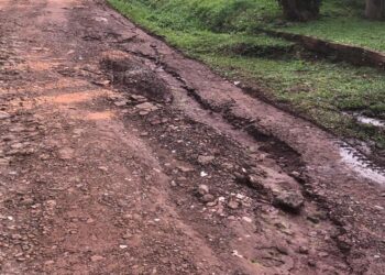 Vecinos del Barrio El Mirador exigen arreglo urgente de calle deteriorada