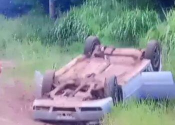 Accidente en Calle Tránsito Pesado: Volcó un auto