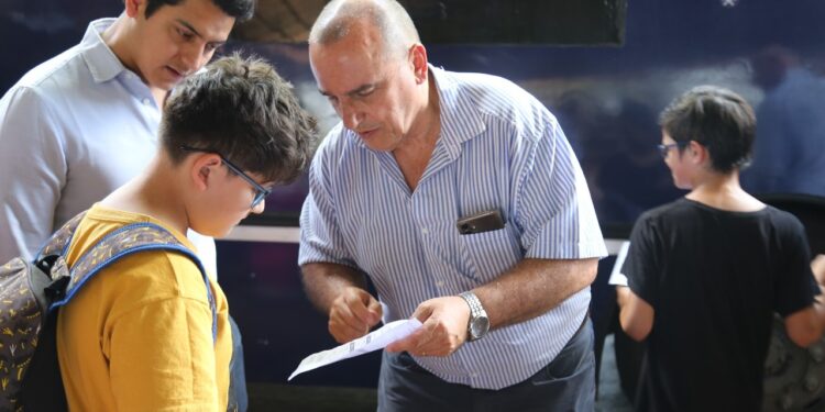 Más de 130 estudiantes recibieron lentes con el programa «Ver para ser libres»