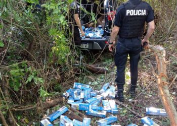 Secuestraron dos vehículos robados abarrotados de cigarrillos en Santiago de Liniers