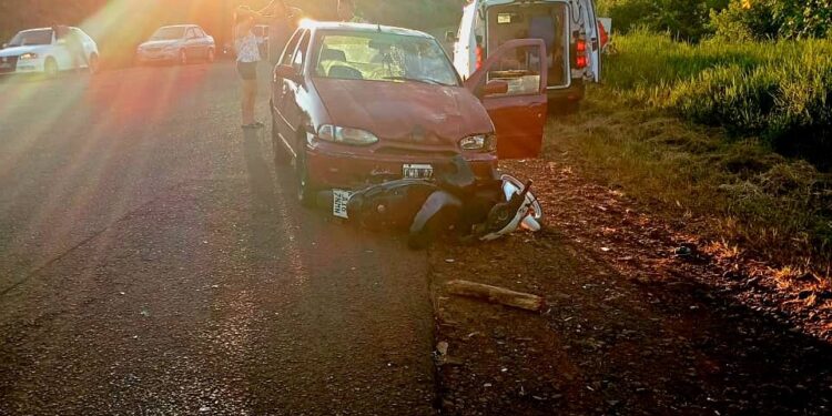 Accidente en la Ruta 17: Colisión entre automóvil y moto deja a un herido