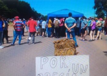 Tabacaleros mantienen protesta en Ruta 14 por falta de respuesta a su reclamo