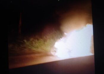 Violento Asalto a Pareja en Barrio Eldorado III: Motocicleta Incendiada por Delincuentes