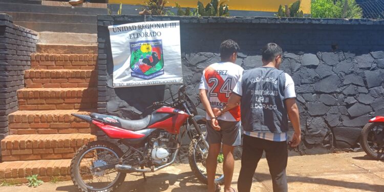 Secuestraron cuatro motocicletas de dudosa procedencia y arrestaron a dos jóvenes
