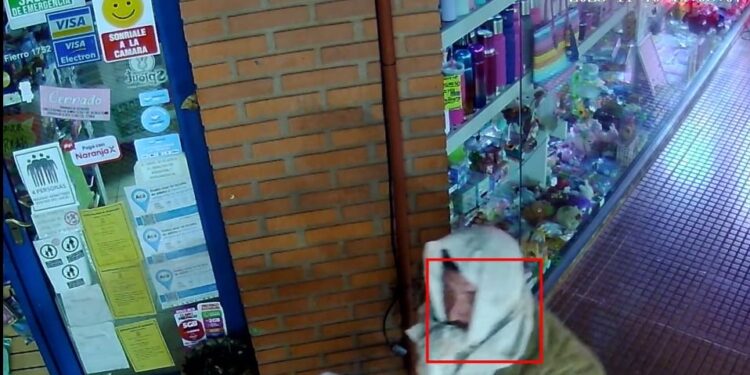 Robo y vandalismo: delincuentes sustrajeron una máquina y la abandonaron destruida