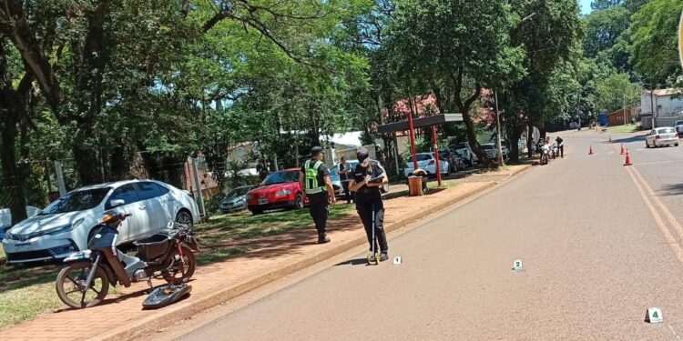 Eldorado: A toda velocidad evadió un control y atropelló a un policía